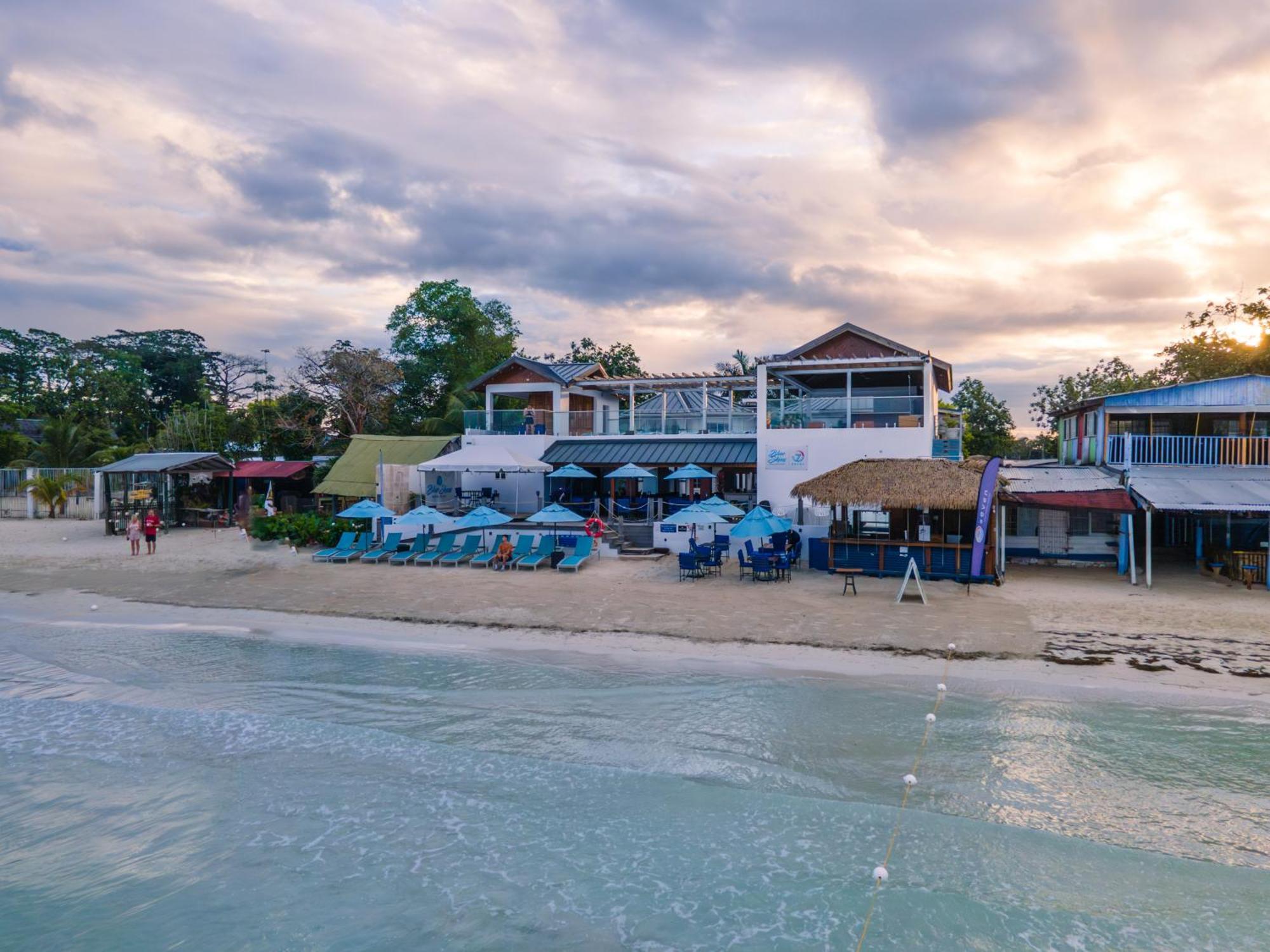 Blue Skies Beach Resort Negril Eksteriør bilde